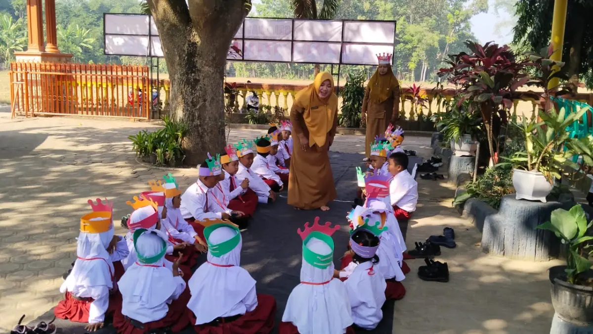 Polisi Berikan Edukasi Bahaya Bullying pada Siswa SD di Wonodadi: Membangun Kesadaran Hukum Sejak Dini