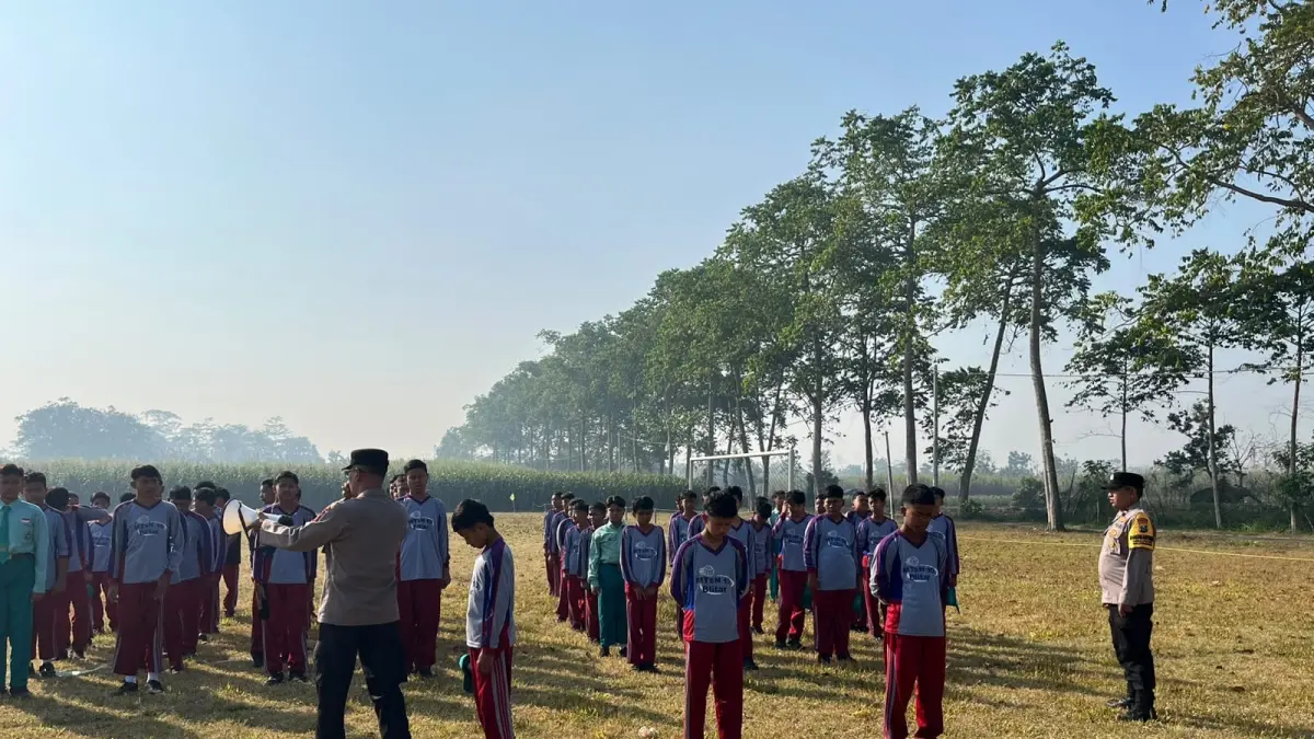 Polisi Hadir di Sekolah Blitar, Mendorong Siswa Baru Cegah Bullying dan Disiplin Sejak Awal