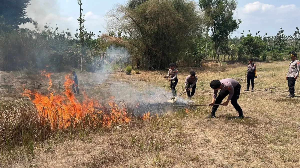 Polres Blitar Kota Tingkatkan Kesiapsiagaan Personel Melalui Pelatihan Penanganan Kebakaran Hutan dan Lahan
