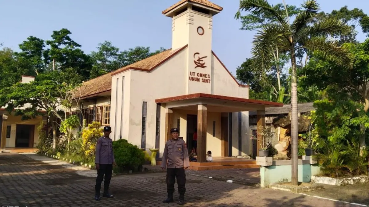 Polsek Wonodadi Tingkatkan Keamanan Ibadah Minggu: Jemaat Diharap Waspada Terhadap Pencurian Kendaraan