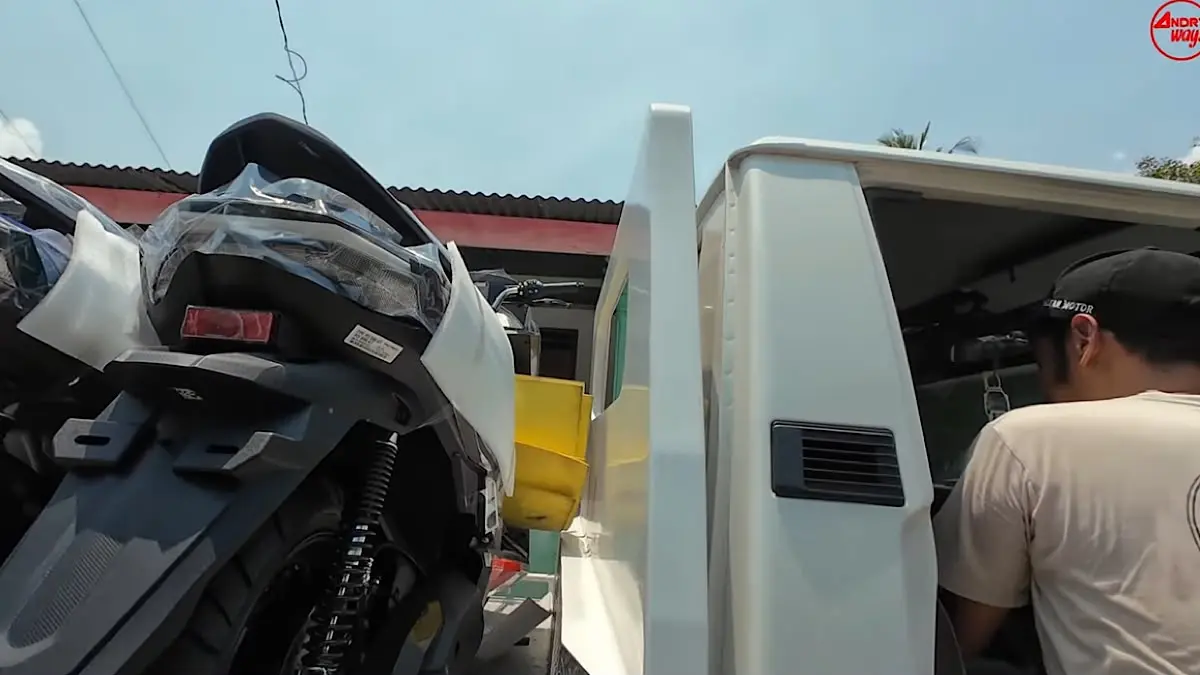 Polytron Fox 350: Motor Listrik Bergaya Maxi Scooter dengan Beragam Fitur Canggih untuk Masyarakat Blitar