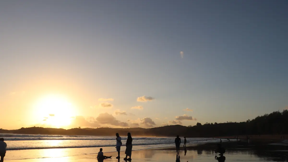 Saksikan Keindahan Sunset di Pantai Serang Blitar: Perencanaan Waktu Menjadi Kunci