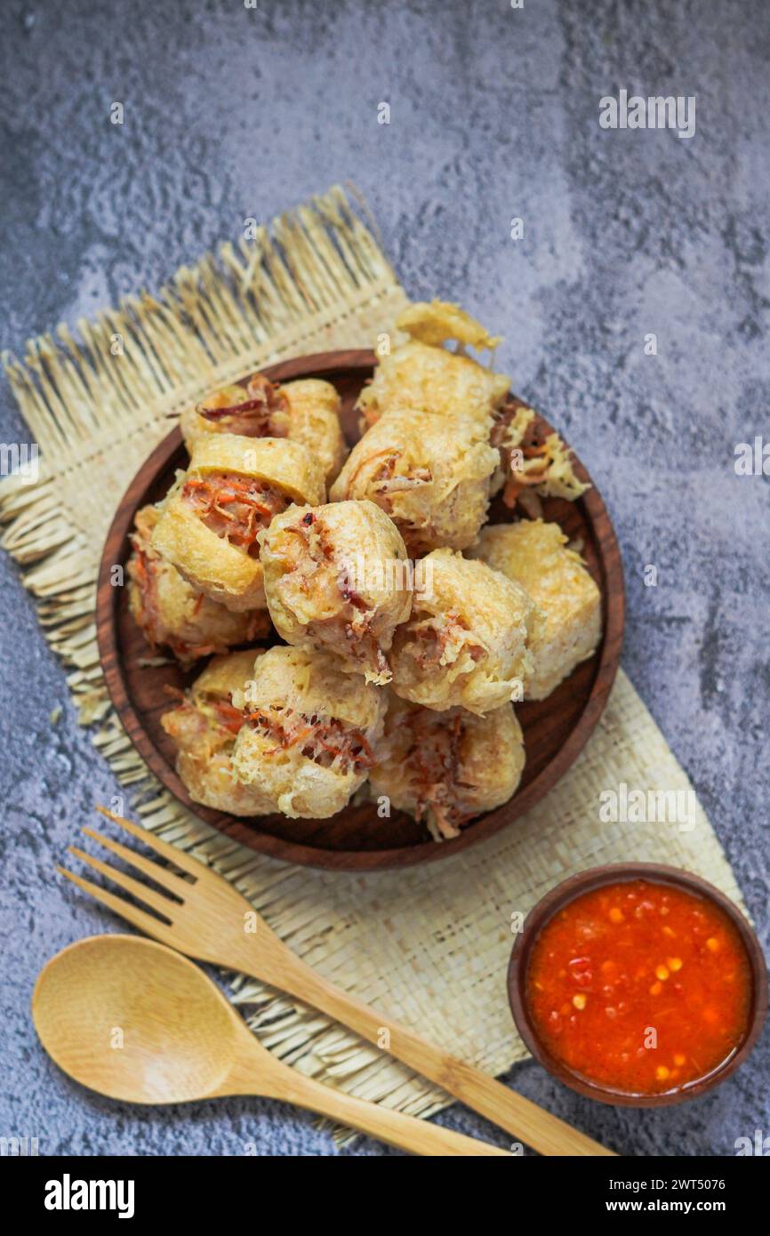 Tahu Lontong Blitar: Jajanan Murah Meriah yang Mempesona Selera