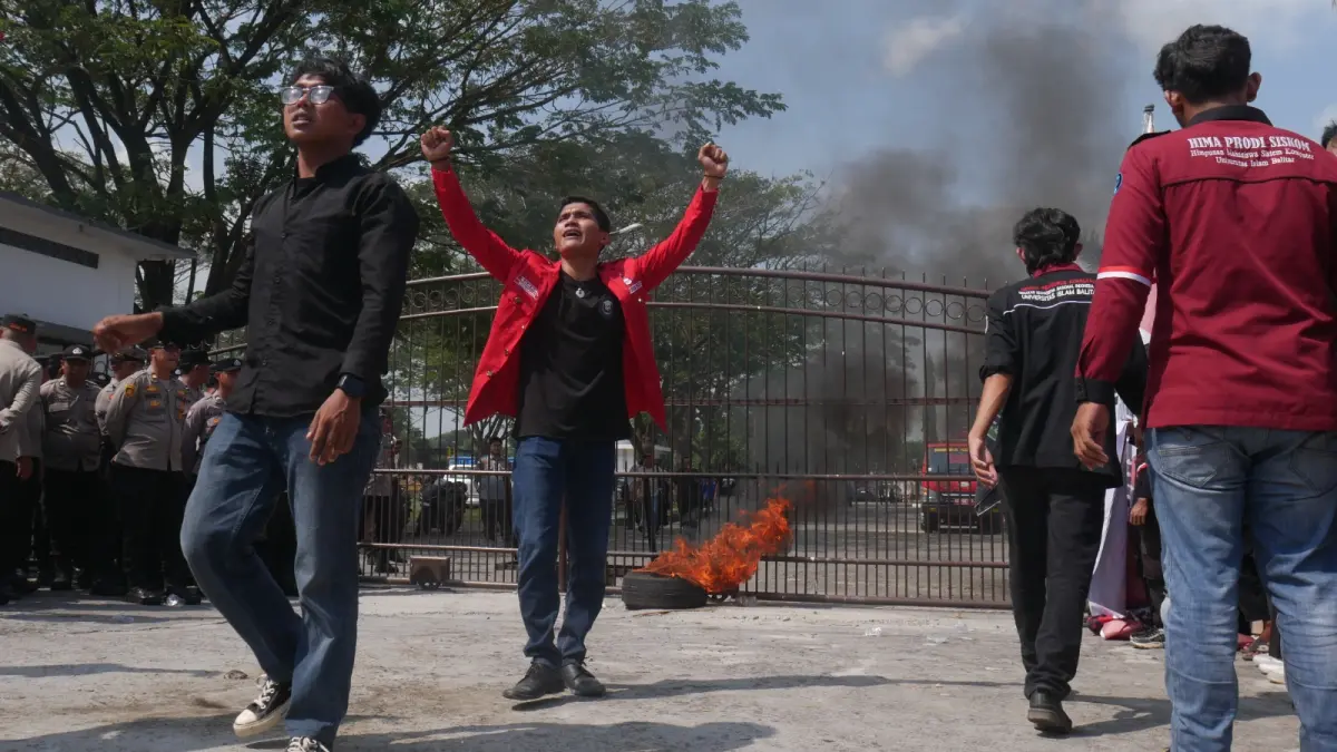Tantangan Aspirasi Mahasiswa: Aksi Unjuk Rasa di Depan DPRD Kabupaten Blitar