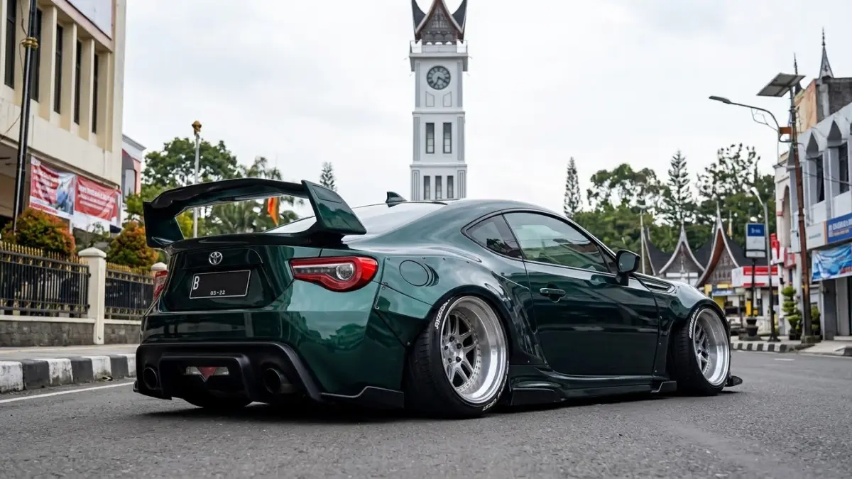 Toyota FT86 Modifikasi Ekstrem: Kombinasi Air Suspension dan Velg Custom untuk Tampilan Agresif
