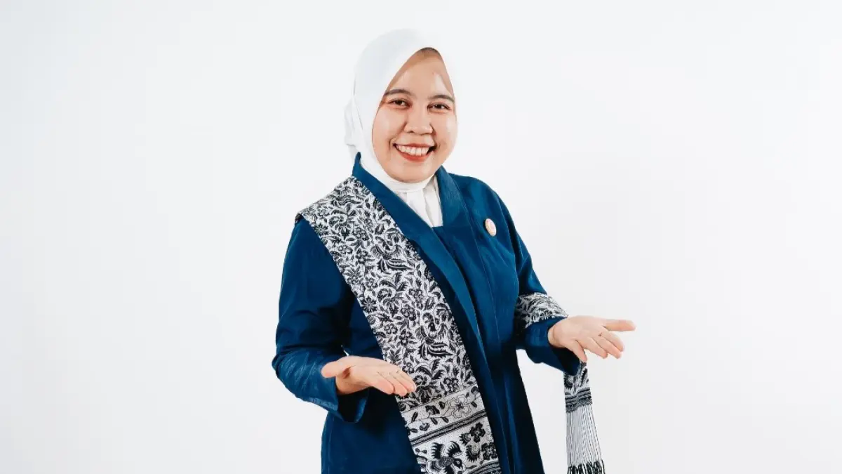 Transformasi Ika Septiana: Dari Penari Tradisional Menjadi Bidan Berprestasi di Blitar
