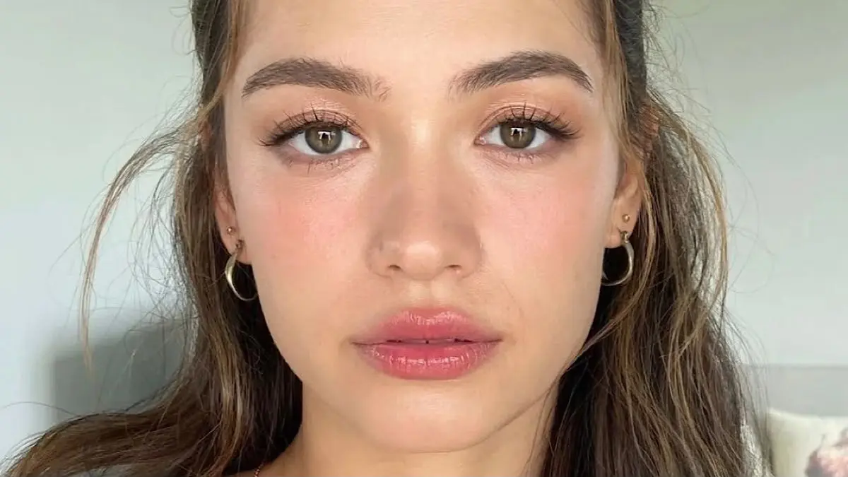 Tutorial Makeup Minimalis untuk Pemula: Tampilan Segar dan Flawless Tanpa Foundation
