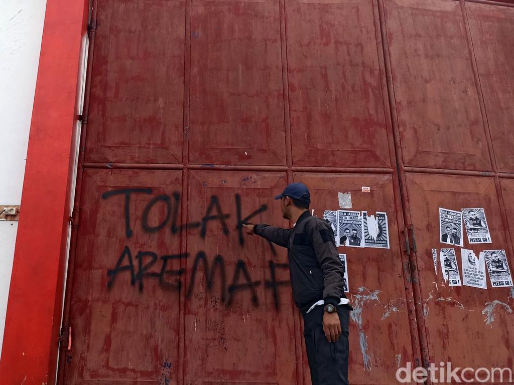 Vandalisme Menolak Arema FC Muncul di Stadion Soepriadi, Menyita Perhatian Warga Blitar
