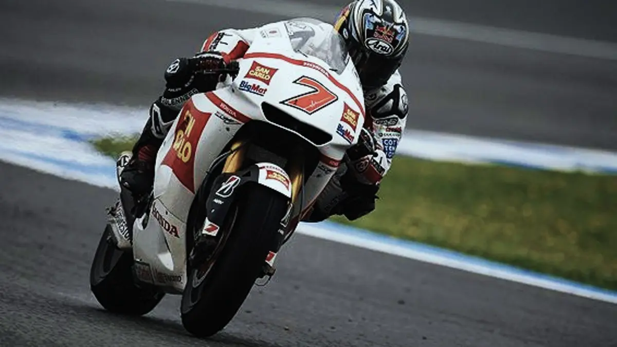 Veda Ega Pratama Uji Keterampilan di Motor 750 cc Bersama Hiroshi Aoyama