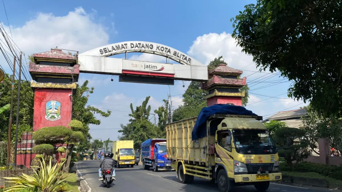 Warga Blitar Keluhkan Bau Menyengat dari TPA Ngegong, Langkah Penanganan Diperlukan
