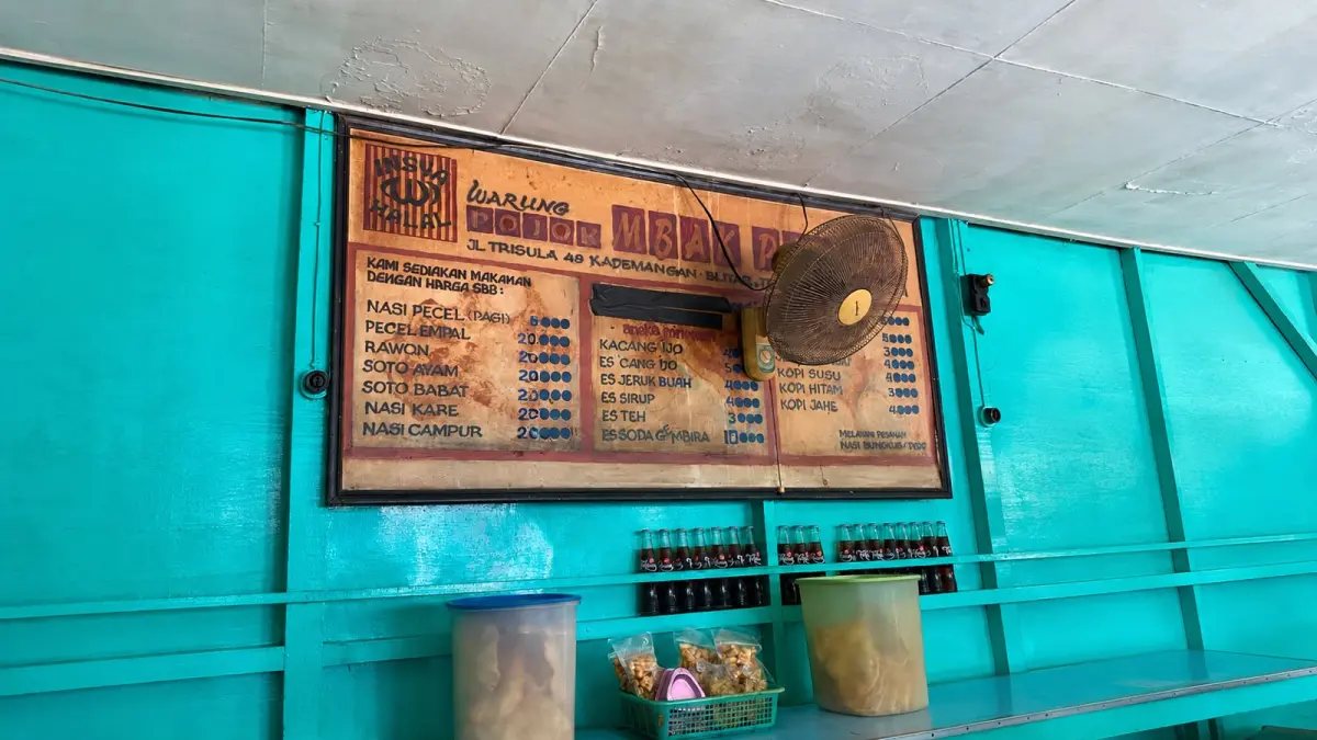 Update Info: Warung Pojok Mbak Pat, Kuliner Legendaris Blitar Sejak 1993 yang Tetap Ramai Diburu Penikmat Nasi Pecel